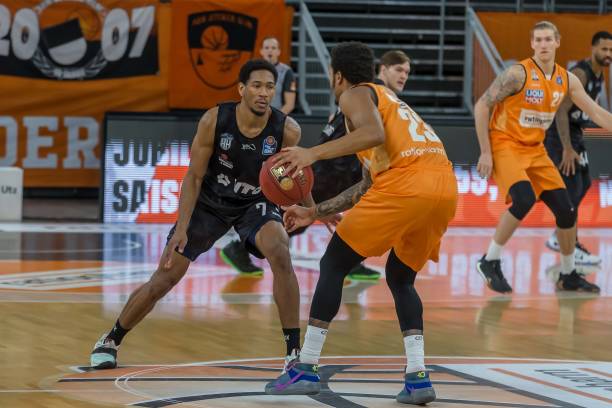 坚实一步 坚实一步